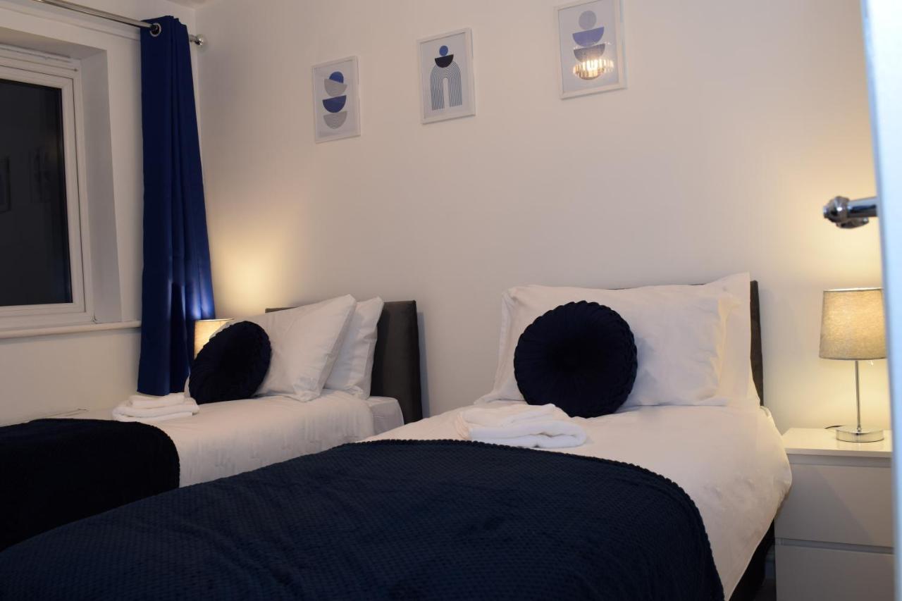 Modern 3 Bed House Apartment Wolverhampton Exterior foto