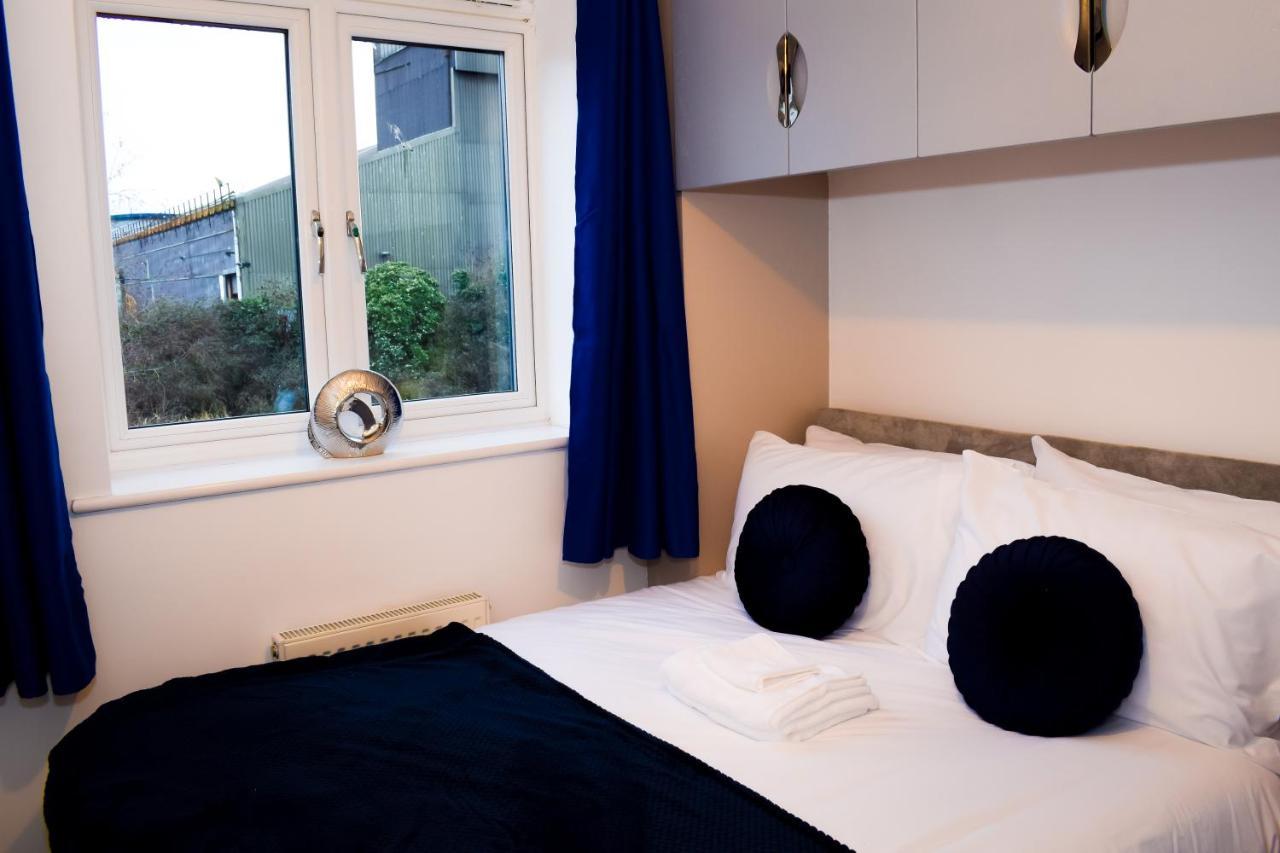 Modern 3 Bed House Apartment Wolverhampton Exterior foto
