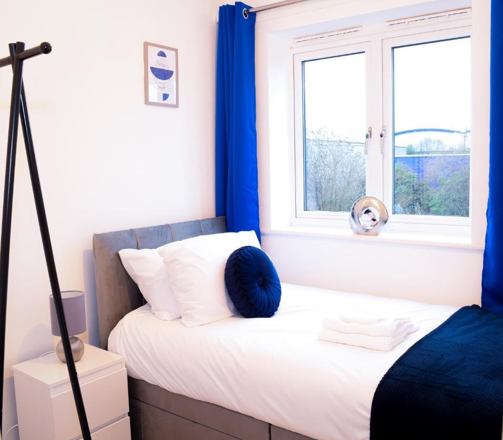 Modern 3 Bed House Apartment Wolverhampton Exterior foto