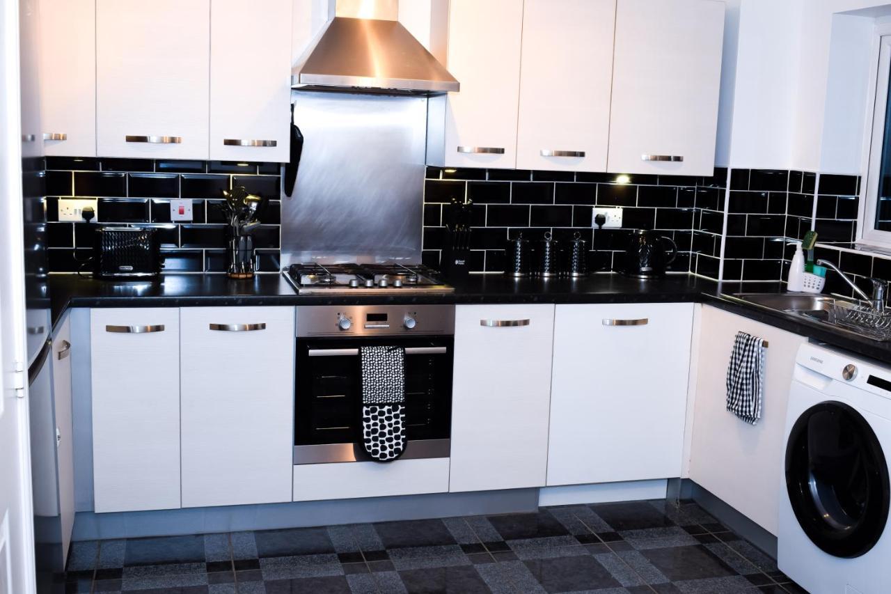 Modern 3 Bed House Apartment Wolverhampton Exterior foto
