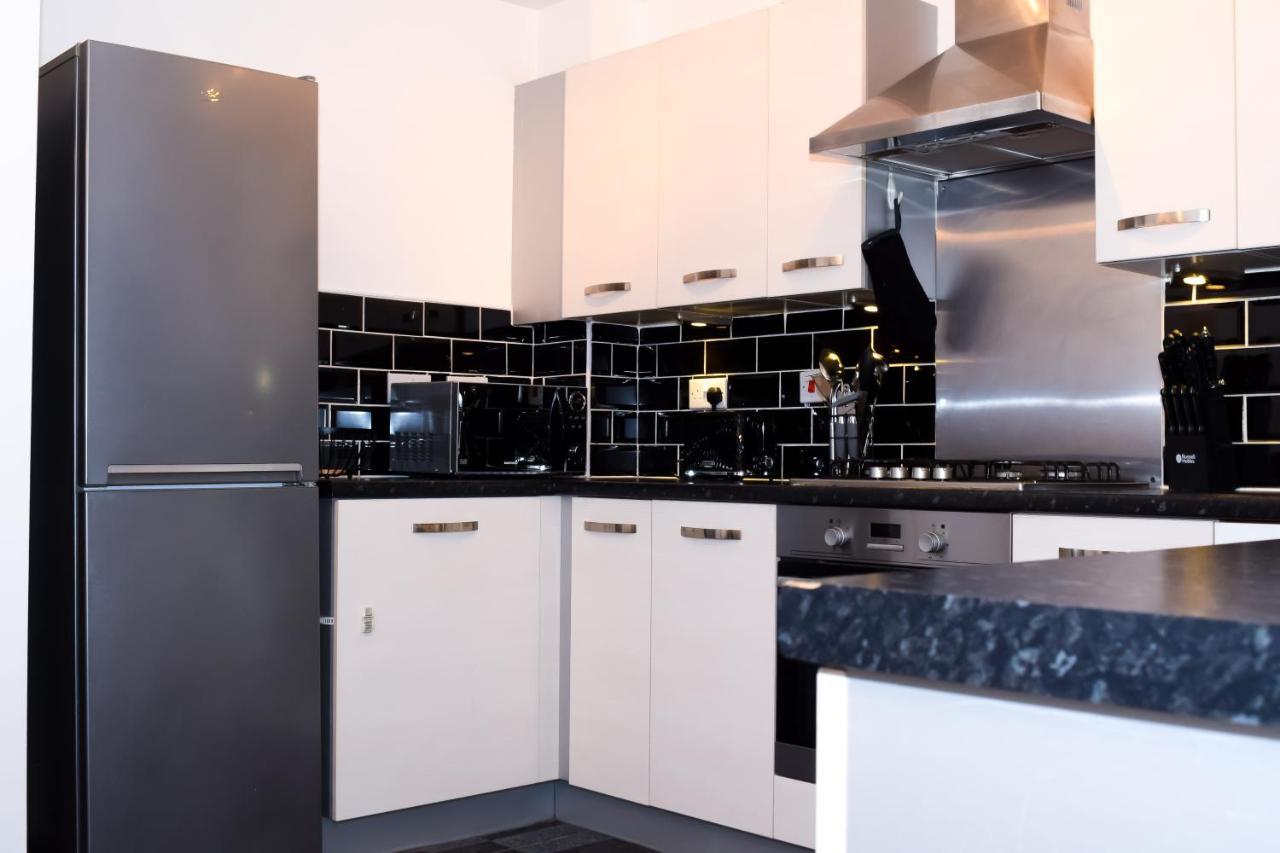 Modern 3 Bed House Apartment Wolverhampton Exterior foto